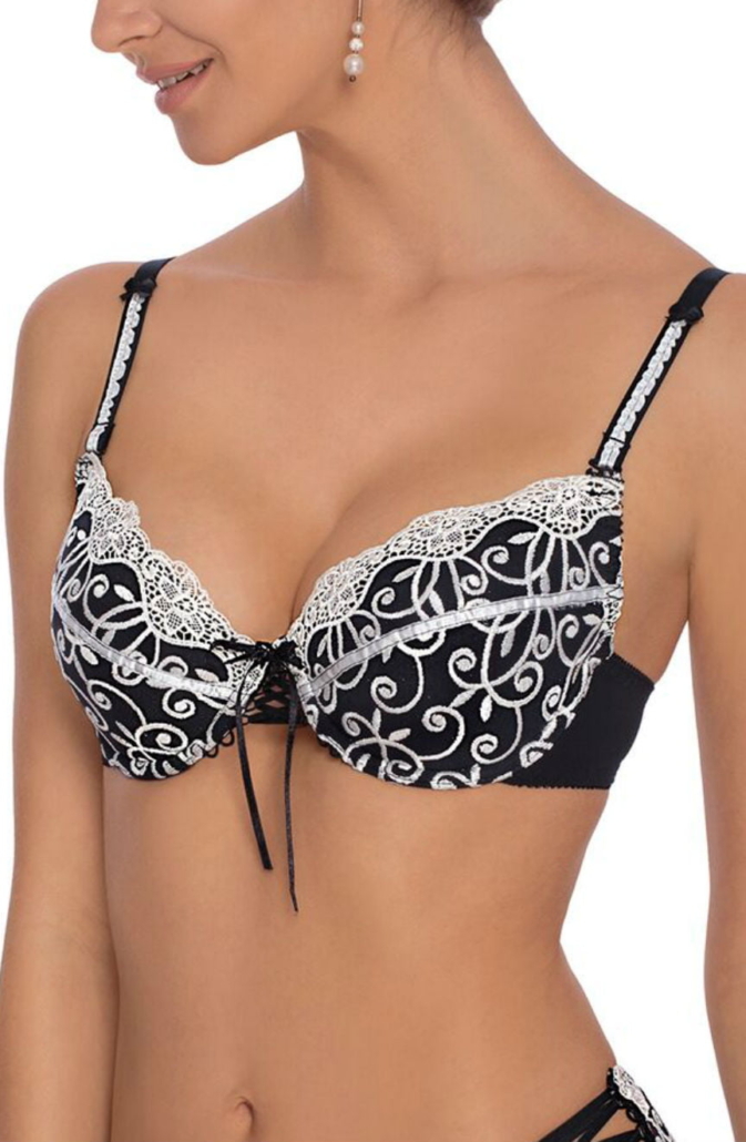 roza_ginewra_black_bra_close_up.jpg